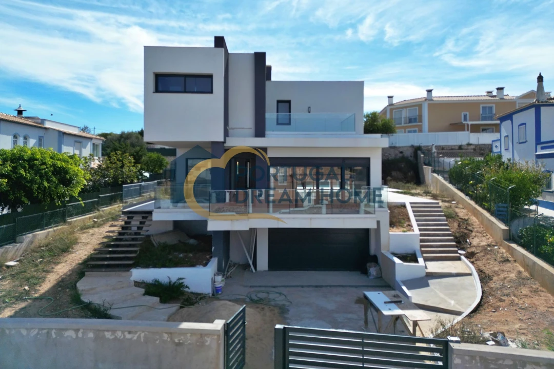 Moradia T4 para Venda em Albufeira e Olhos de Água Foto 1