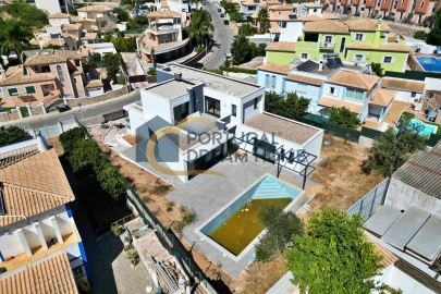 Moradia T4 para Venda em Albufeira e Olhos de Água