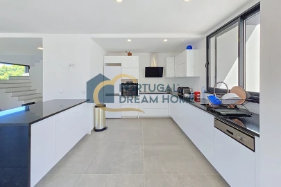 Moradia T4 para Venda em Albufeira e Olhos de Água
