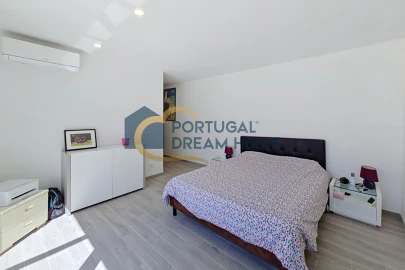 Moradia T4 para Venda em Albufeira e Olhos de Água
