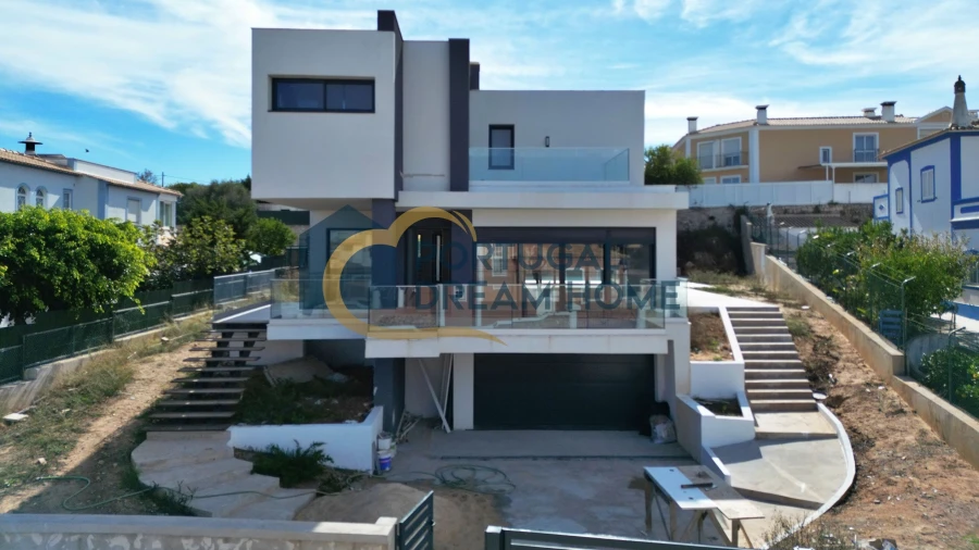 Moradia T4 para Venda em Albufeira e Olhos de Água