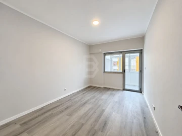 Apartamento T2 para Venda em Oeiras e São Julião da Barra, Paço de Arcos e Caxias