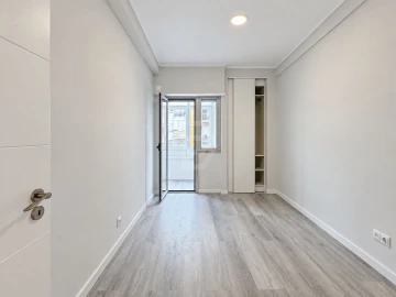 Apartamento T2 para Venda em Oeiras e São Julião da Barra, Paço de Arcos e Caxias