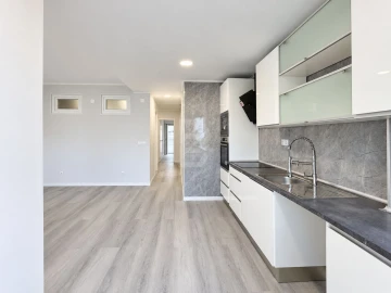 Apartamento T2 para Venda em Oeiras e São Julião da Barra, Paço de Arcos e Caxias