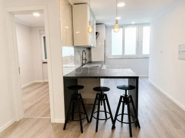Apartamento T2 para Venda em Benfica