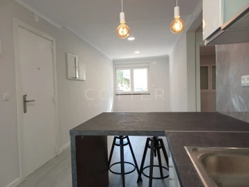 Apartamento T2 para Venda em Benfica