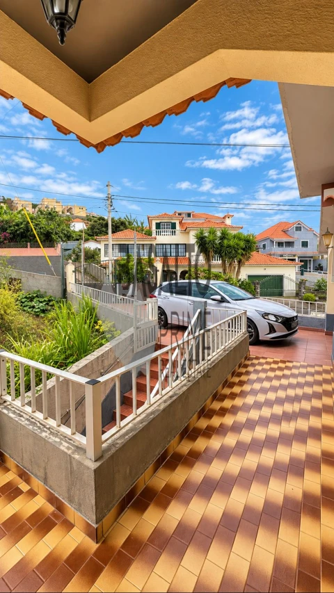 Moradia T6 para Venda em Santa Cruz
