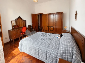 Moradia T6 para Venda em Santa Cruz