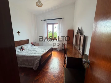 Moradia T6 para Venda em Santa Cruz