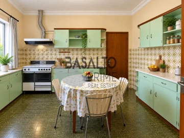 Moradia T6 para Venda em Santa Cruz