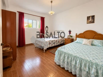 Moradia T6 para Venda em Santa Cruz