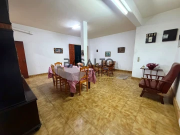 Moradia T6 para Venda em Santa Cruz