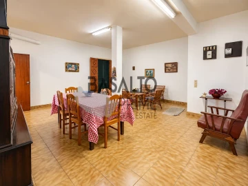 Moradia T6 para Venda em Santa Cruz
