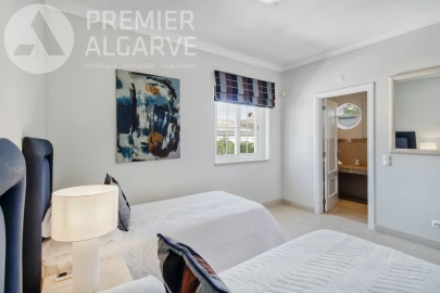 Moradia T5 para Venda em Almancil