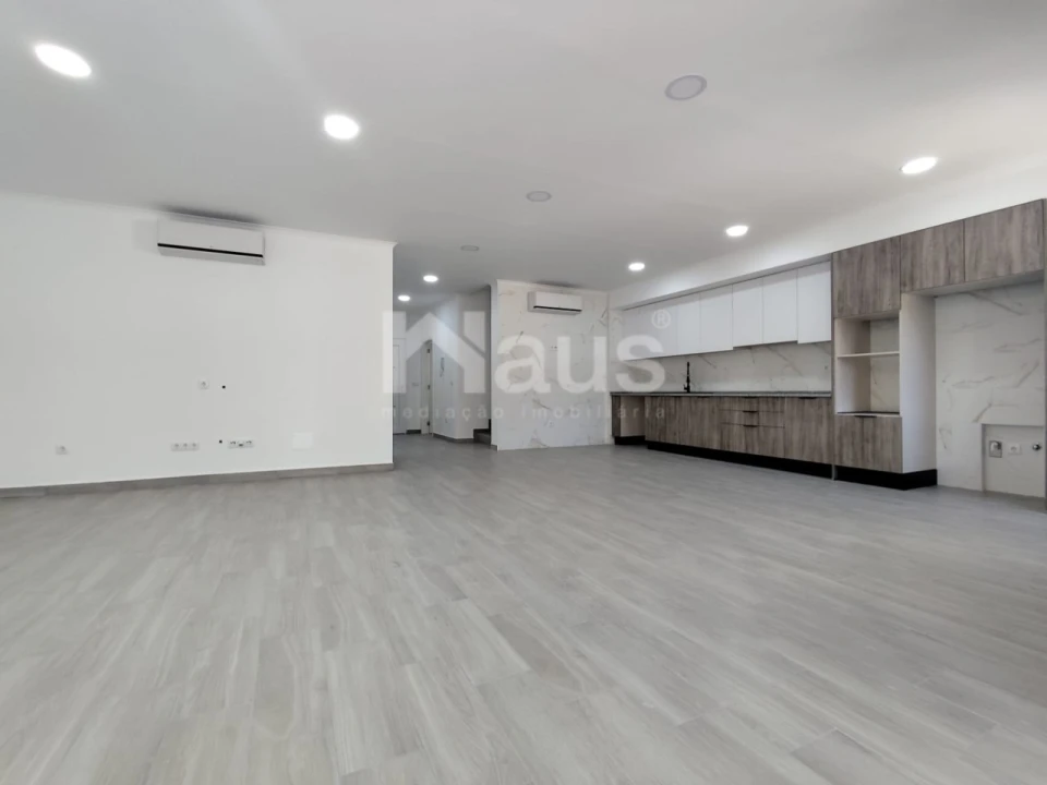 Moradia T4 para Venda em Atalaia e Alto Estanqueiro-Jardia Foto 3