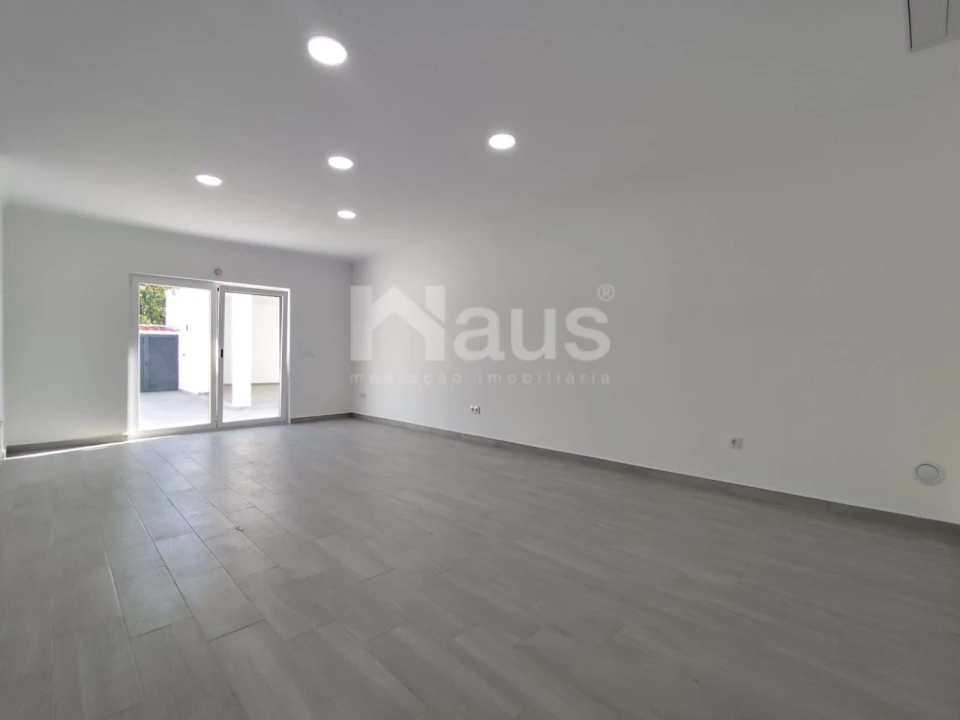 Moradia T4 para Venda em Atalaia e Alto Estanqueiro-Jardia Foto 6