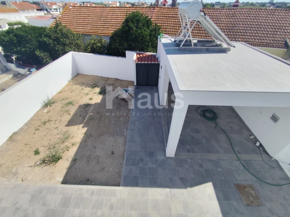 Moradia T4 para Venda em Atalaia e Alto Estanqueiro-Jardia Foto 28