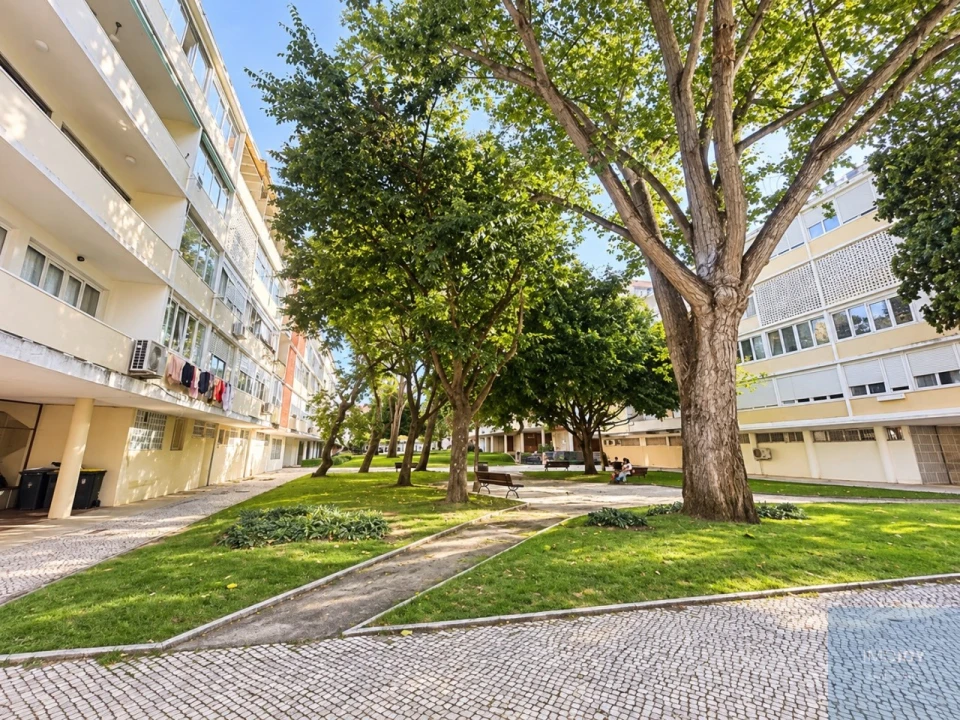 Apartamento T4 para Arrendamento em Alvalade Foto 28