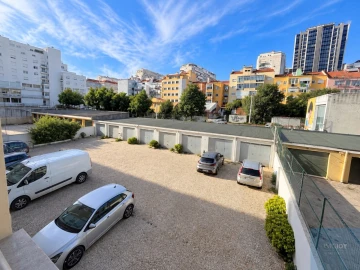 Apartamento T4 para Arrendamento em Alvalade
