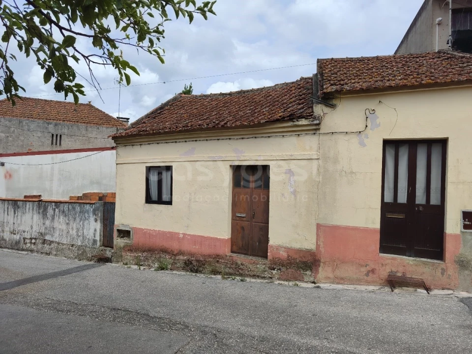 Moradia T2 para Venda em Amiais de Baixo Foto 1
