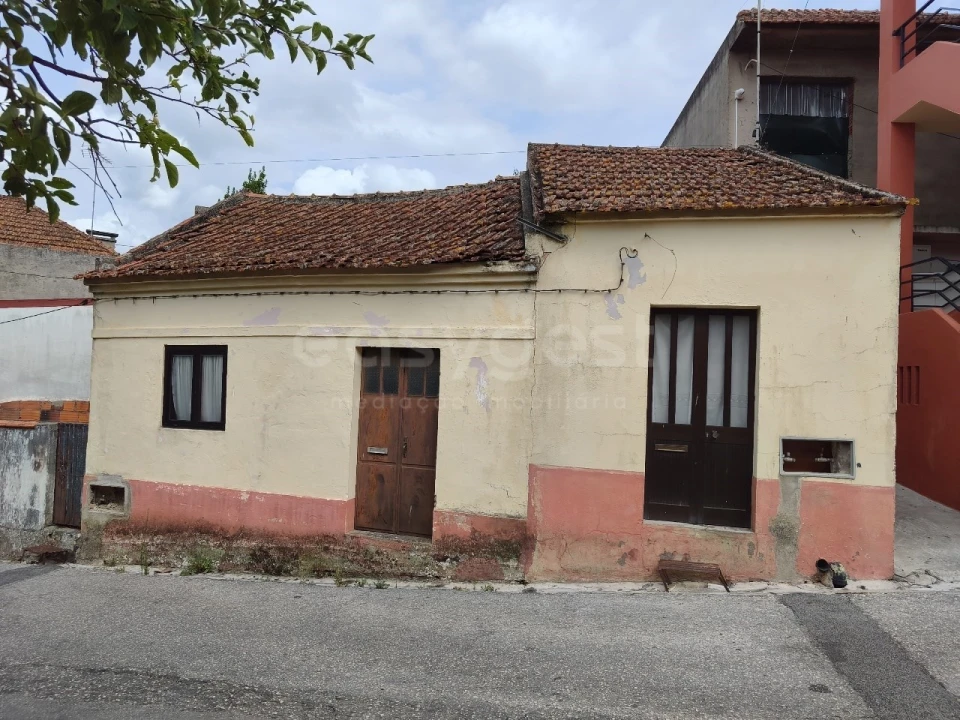Moradia T2 para Venda em Amiais de Baixo Foto 2