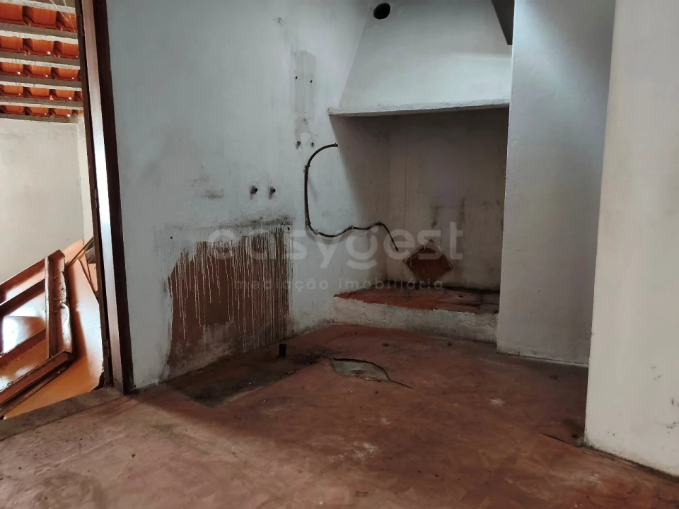 Moradia T2 para Venda em Amiais de Baixo Foto 5