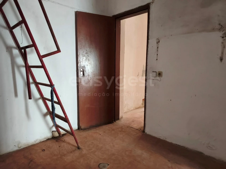 Moradia T2 para Venda em Amiais de Baixo Foto 6