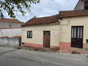 Moradia T2 para Venda em Amiais de Baixo
