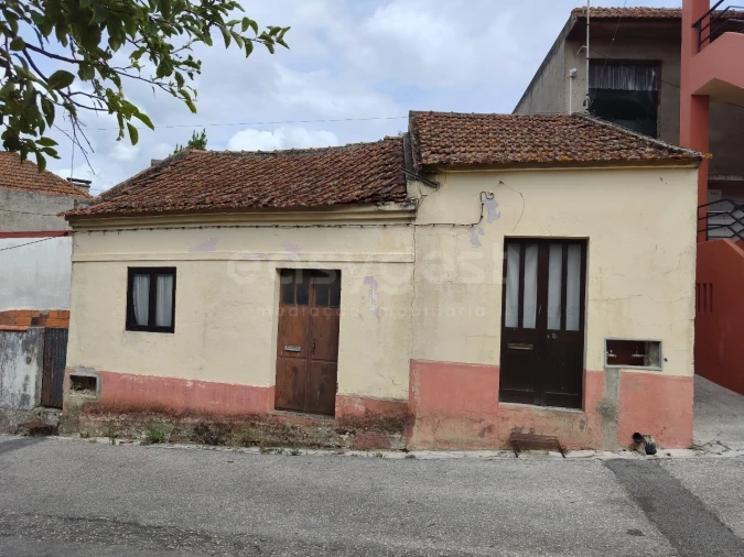 Moradia T2 para Venda em Amiais de Baixo Foto 2