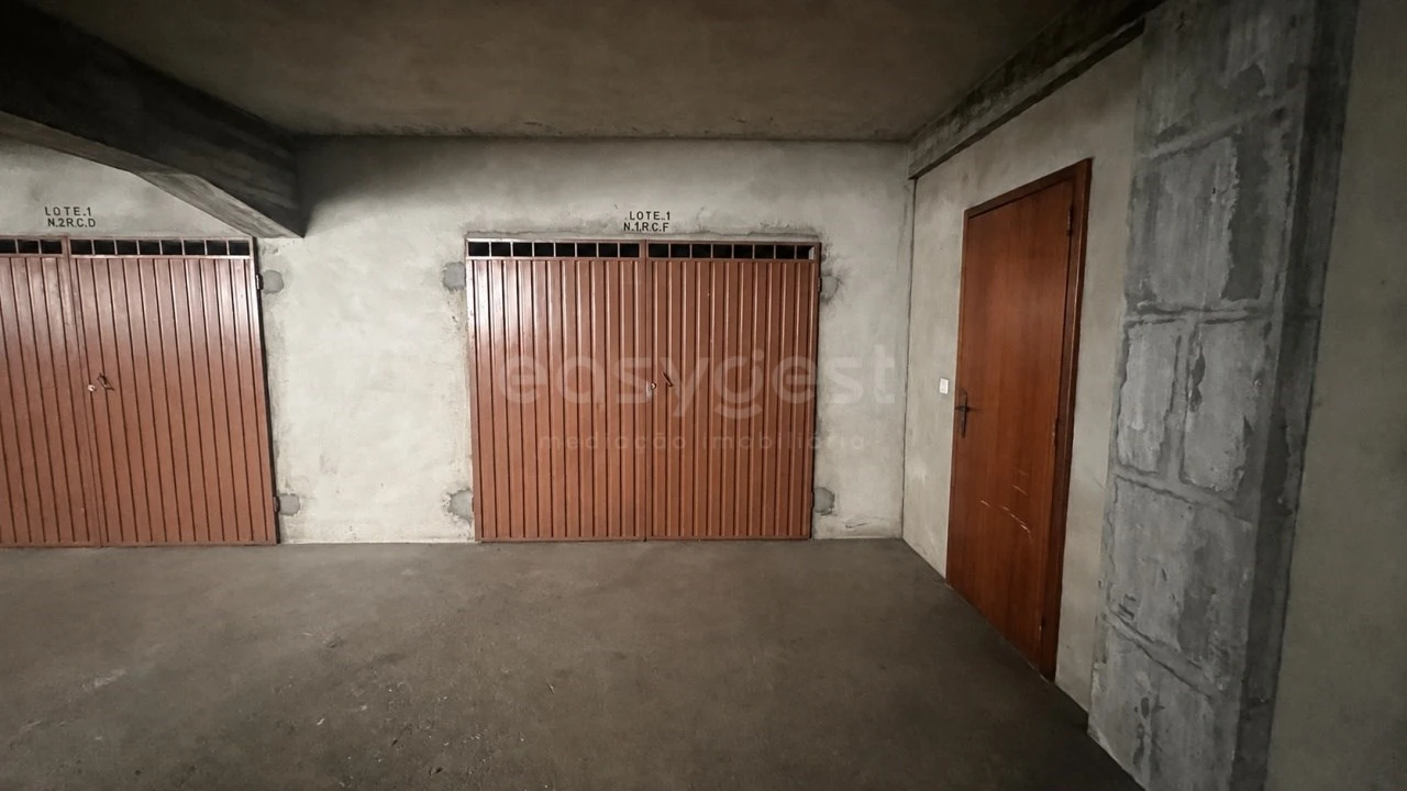 Garagem para Venda em Leiria, Pousos, Barreira e Cortes Foto 1