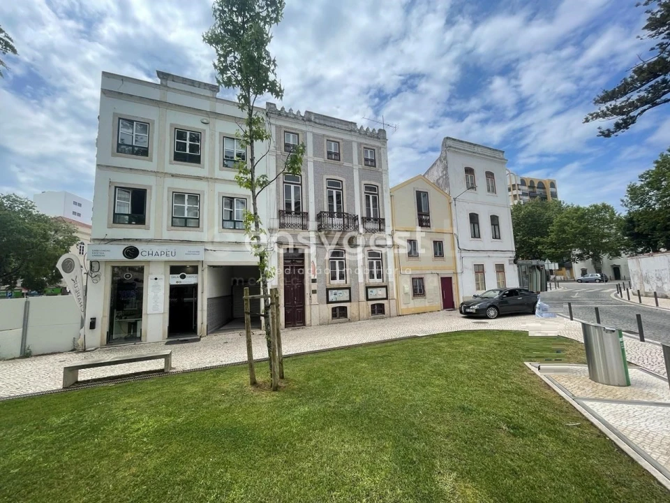 Prédio para Venda em Buarcos Foto 1