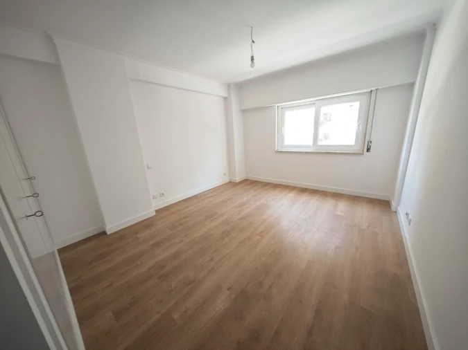 Apartamento T3 para Venda em São Domingos de Benfica Foto 3