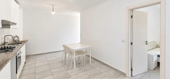 Moradia T2 para Arrendamento em Queirã
