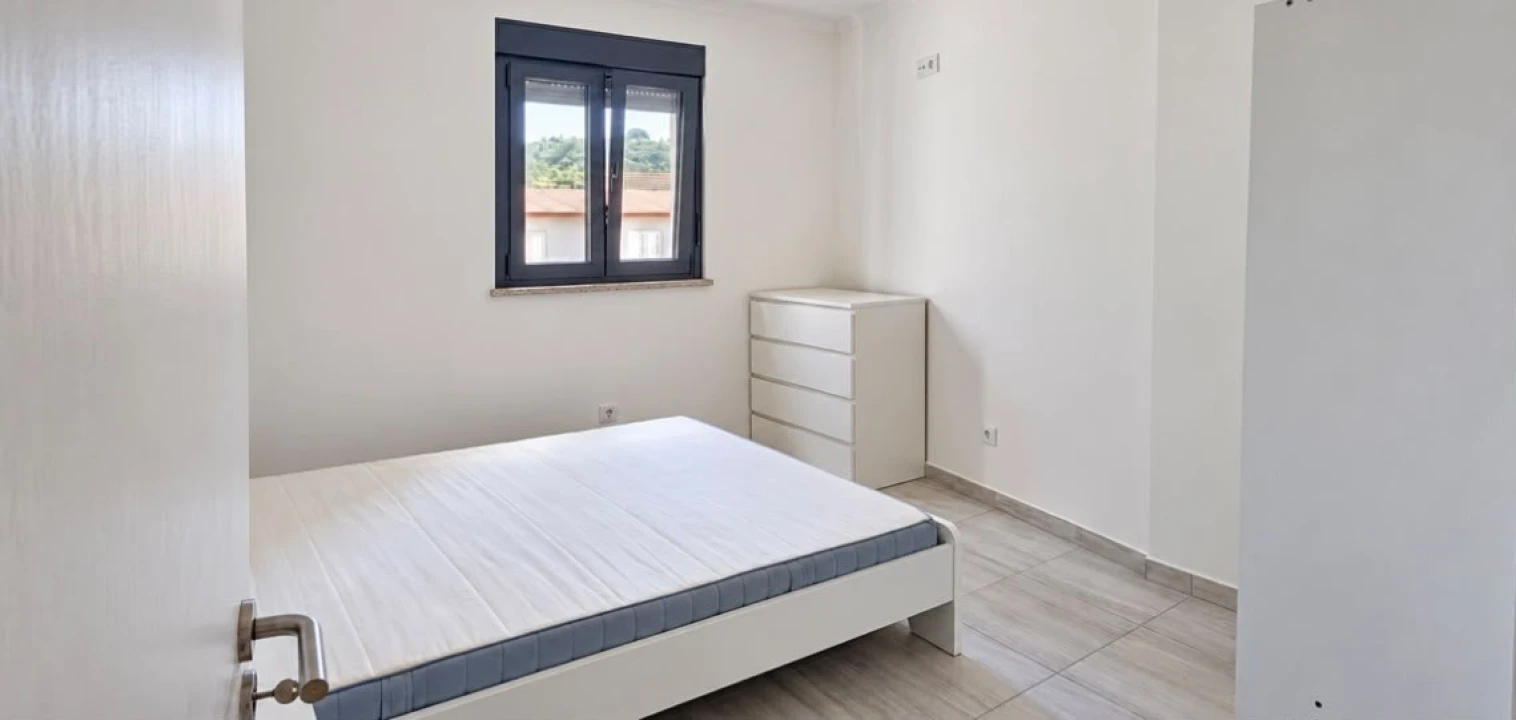 Moradia T2 para Arrendamento em Queirã Foto 6