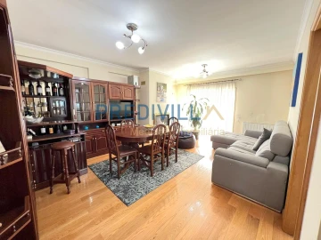 Apartamento T3 para Venda em Cidade da Maia