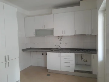 Apartamento T2 para Arrendamento em Eiras e São Paulo de Frades