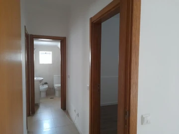 Apartamento T2 para Arrendamento em Eiras e São Paulo de Frades