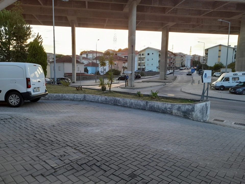 Loja para Arrendamento em Eiras e São Paulo de Frades Foto 11