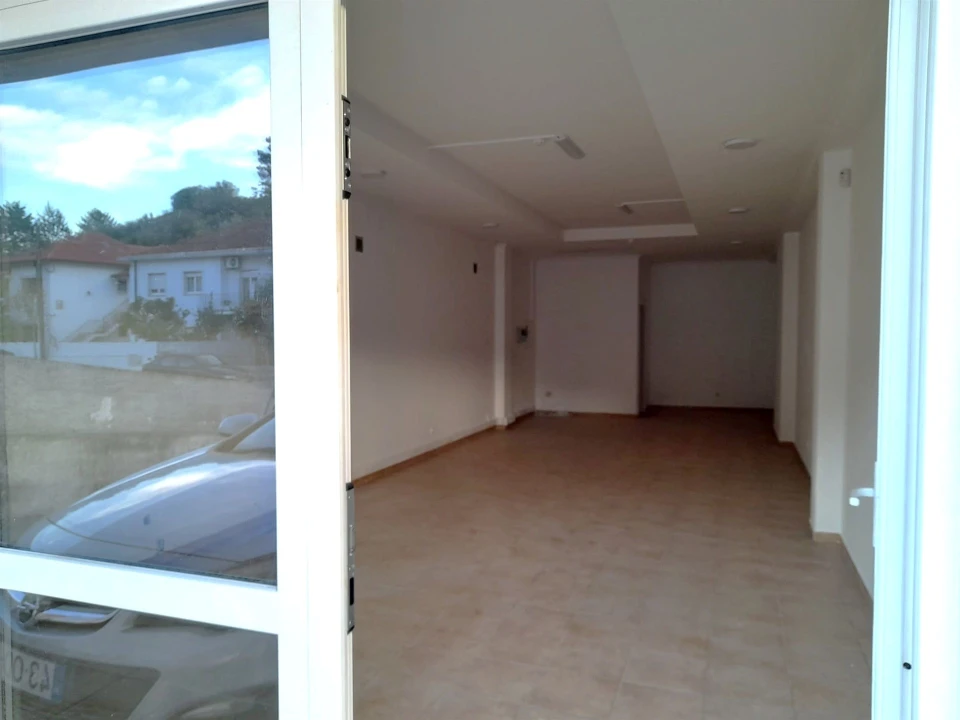 Loja para Arrendamento em Eiras e São Paulo de Frades Foto 3