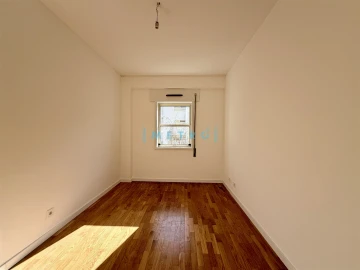 Apartamento T2 para Arrendamento em Lordelo do Ouro e Massarelos