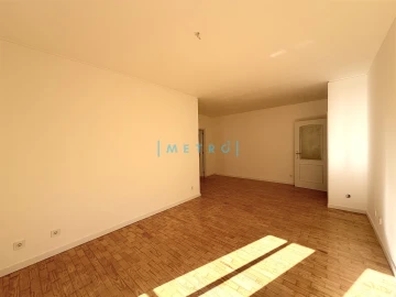 Apartamento T2 para Arrendamento em Lordelo do Ouro e Massarelos