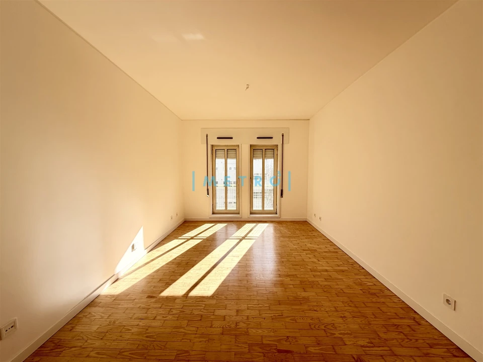 Apartamento T2 para Arrendamento em Lordelo do Ouro e Massarelos Foto 5