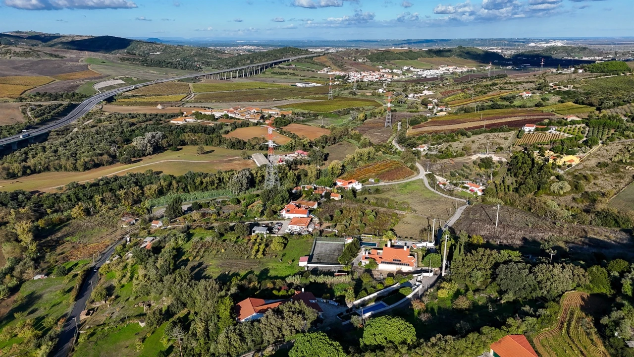 Moradia T4 para Venda em Castanheira do Ribatejo e Cachoeiras Foto 4
