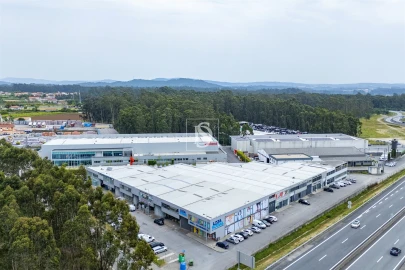 Armazém para Arrendamento em Palmeira de Faro e Curvos