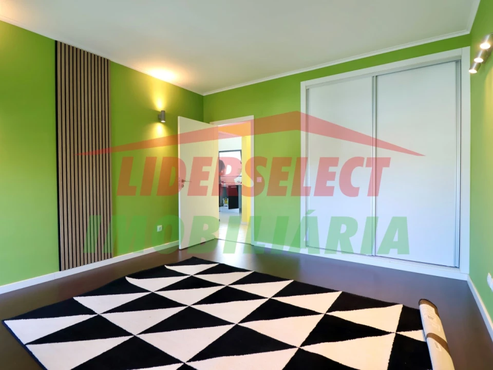 Apartamento T1 para Venda em São Pedro da Cadeira Foto 10