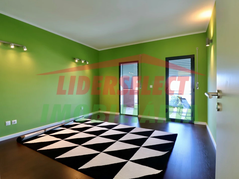 Apartamento T1 para Venda em São Pedro da Cadeira Foto 13