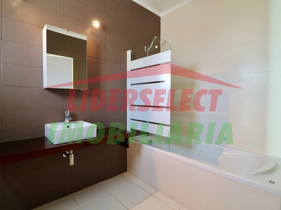 Apartamento T1 para Venda em São Pedro da Cadeira Foto 15