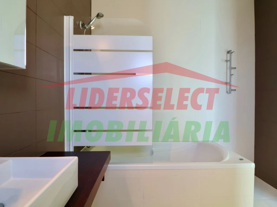 Apartamento T1 para Venda em São Pedro da Cadeira Foto 16