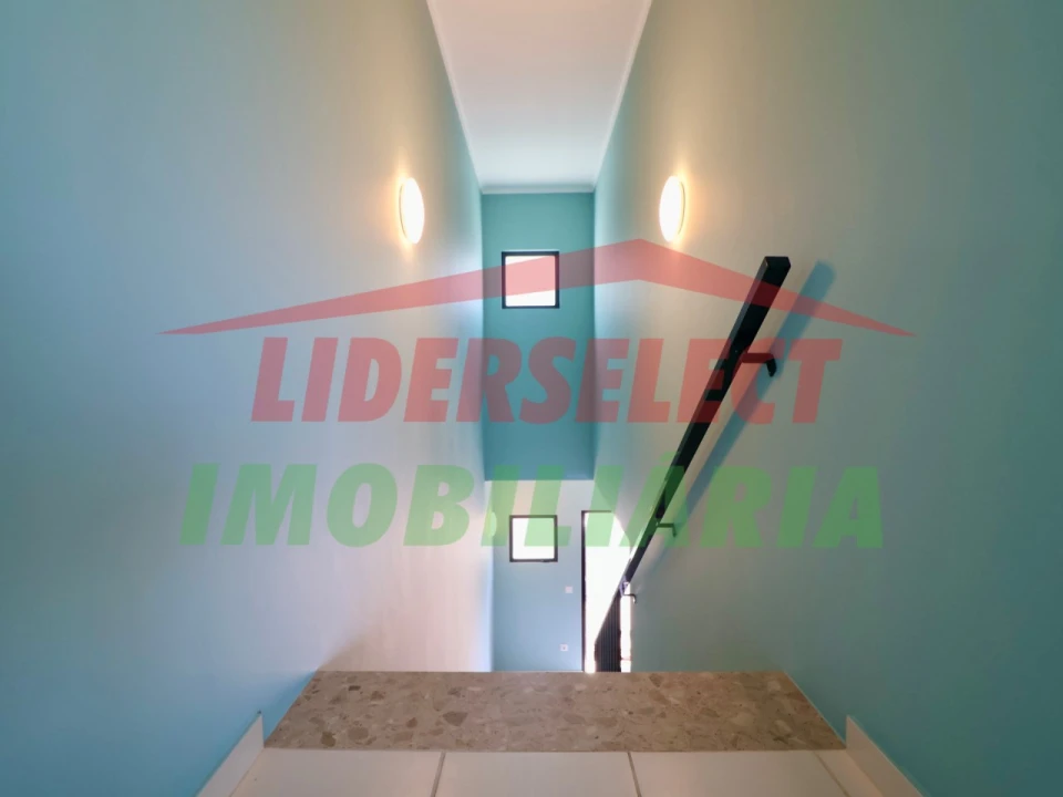 Apartamento T1 para Venda em São Pedro da Cadeira Foto 17