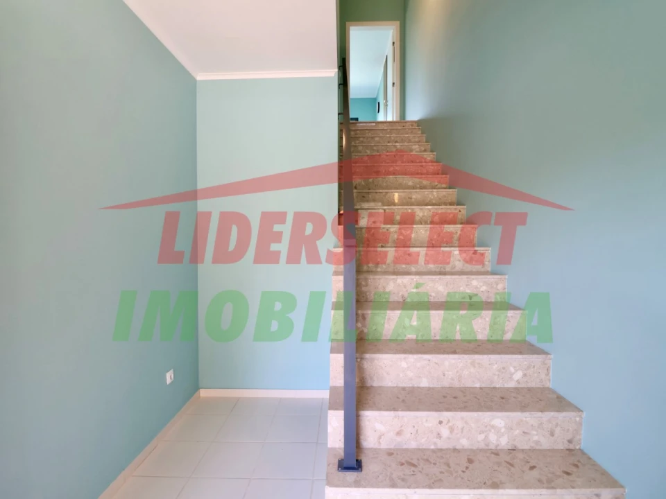 Apartamento T1 para Venda em São Pedro da Cadeira Foto 18